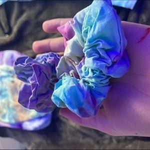 Tie-dye Scrunchies